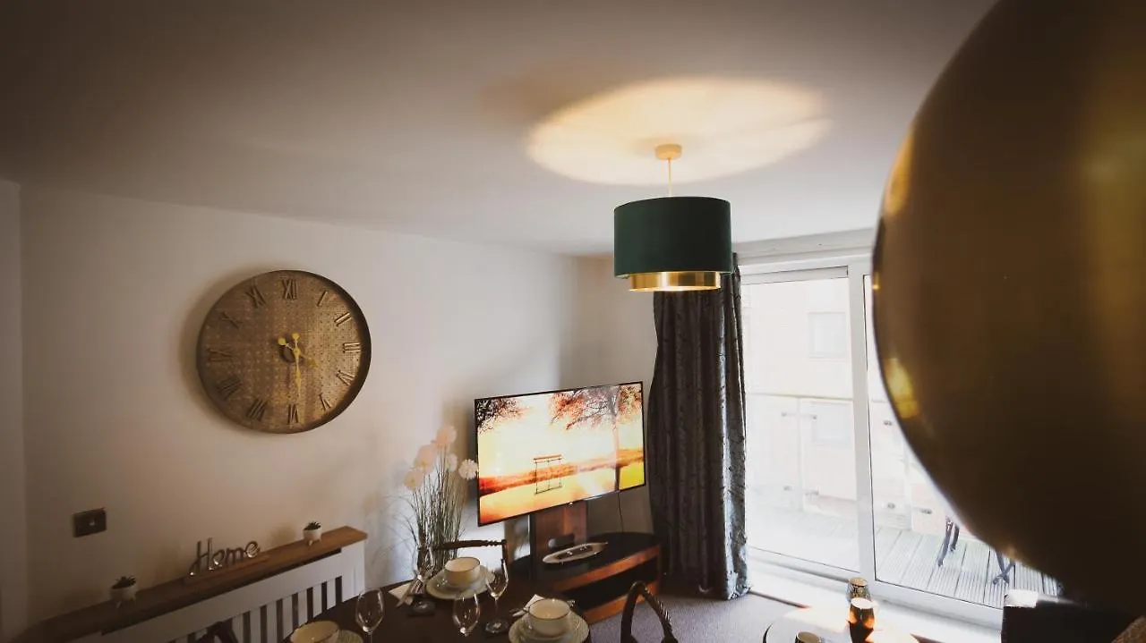 High Street - 2Bd Apt - King Beds - Parking - Wise Stays Southampton 0*,  United Kingdom