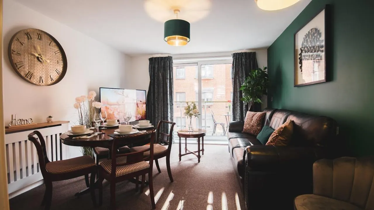 Apartment High Street - 2Bd Apt - King Beds - Parking - Wise Stays Southampton United Kingdom